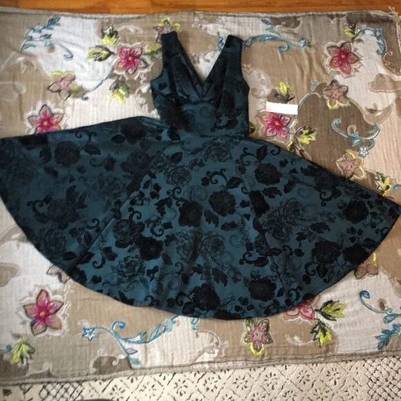 NWT Retro Style Green Fit & Flare Swing Dress - Picture 4 of 8